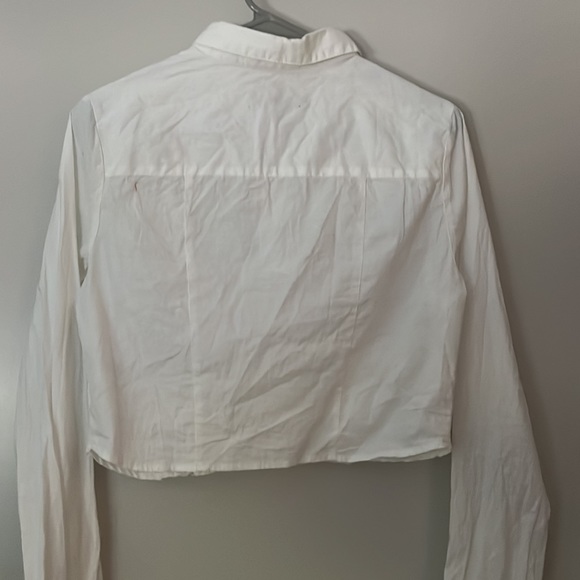 White collared, ruched, crop button down blouse - Picture 3 of 5